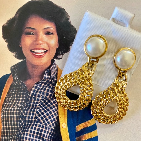 Vintage Jewelry - Vtg 80s earrings 🖤